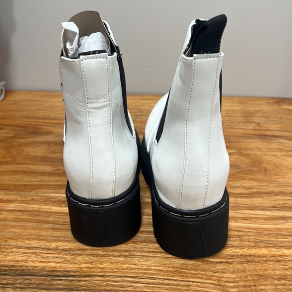 NIB size 7.5  boots - Picture 7 of 9